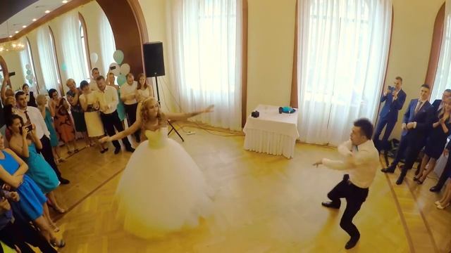 СВАДЕБНЫЙ ТАНЕЦ ВАЛЬС БРЕЙК-ДАНС BBOY KAP BGIRL VIKOS смотреть онлайн