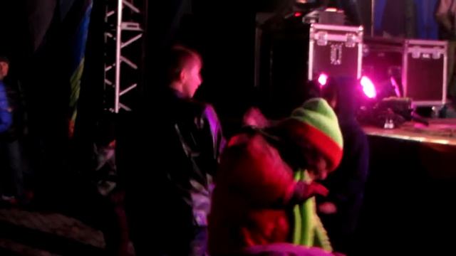 Угарные танцы в парке смотреть онлайн