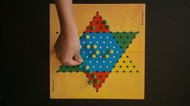Chinese Checkers / Chequers - Game 1 смотреть онлайн