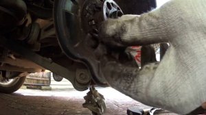 замена колодок стояночного тормоза W221