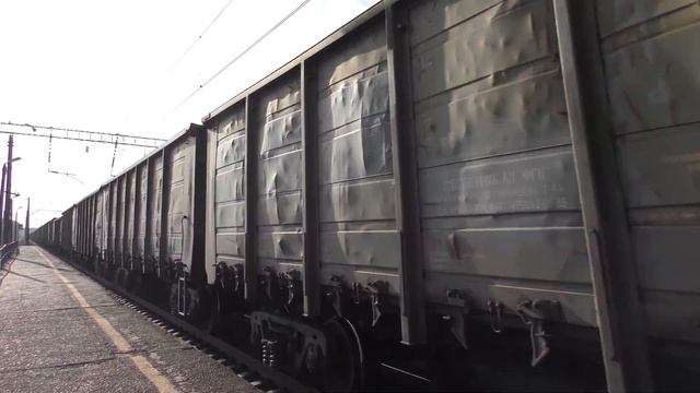 Электровозы ВЛ80С-541 и ВЛ80С-1307 с грузовыми поездами смотреть онлайн