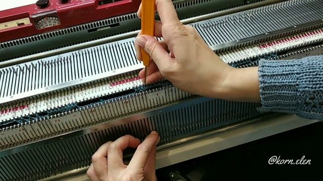 Ромбы с двойным перекрещиванием // Узор 2. ▪️Араны на вязальной машине. смотреть онлайн