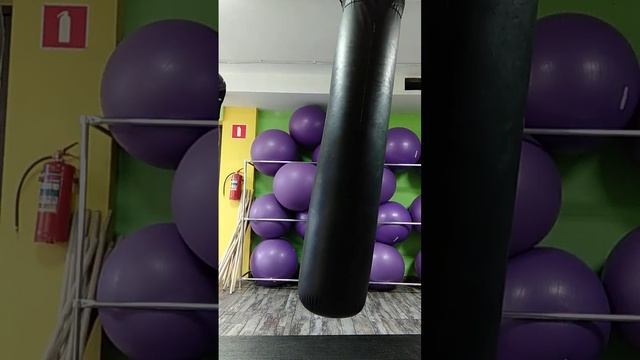 Тайский бокс. фитнес. Отработка ударов на боксерском мешке. Упор на локти и колени 1 смотреть онлайн