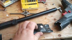 Паджеро 4 ремонт упора, амортизатора пятой двери.