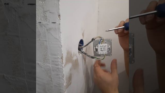 Выключатель проходной двухклавишный. Подключение. смотреть онлайн