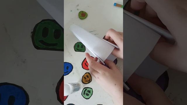 показываю как делать дракона из бумаги на руку#туториал# смотреть онлайн