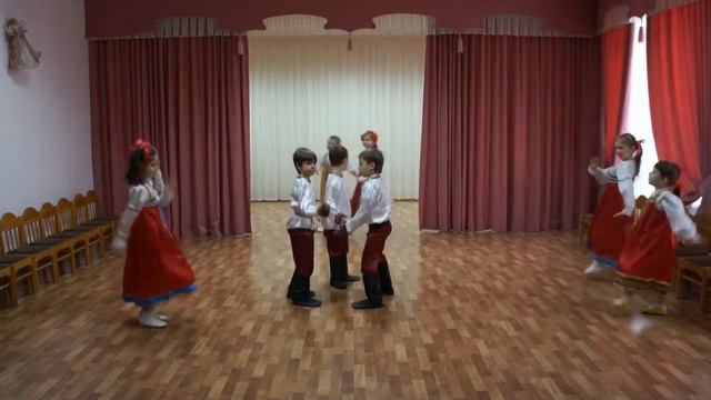 Вокально-танцевальный коллектив "КРОХИ" - Танец "Русский перепляс" (музыка народная) смотреть онлайн
