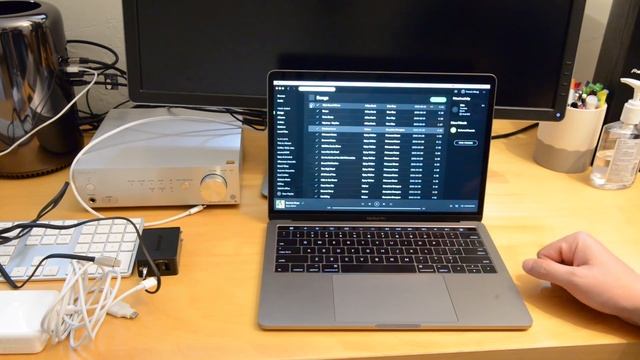 2016 MacBook Pro Touch Bar real-world Review with 4K monitor смотреть онлайн