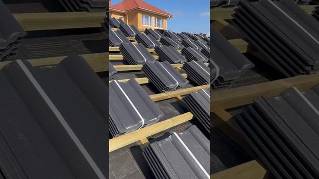 Завершающий этап строительства крыши из натуральной черепицы. Кровельные работы Великий Новгород.