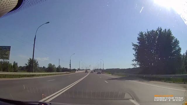 EMER200609 170137 Рено Каптюр исполняет на мосту смотреть онлайн