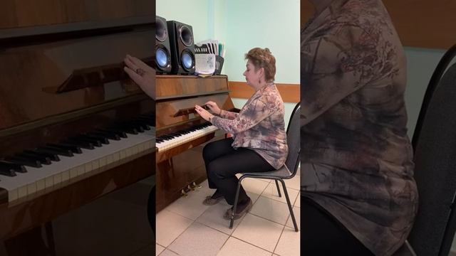 «Игра детских пьес с фонограммой», Соболь Ирина Викторовна смотреть онлайн