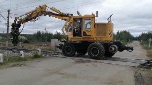 ЭКСКАВАТОР-ПОГРУЗЧИК-KGT-встаёт на рельса #ржд #рждтв #транспорт #трактор #приколы #авто #втоп