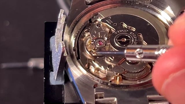 FIXING BEAT ERROR AND REGULATING A MOVEMENT | BASIC WATCH MAINTENANCE смотреть онлайн