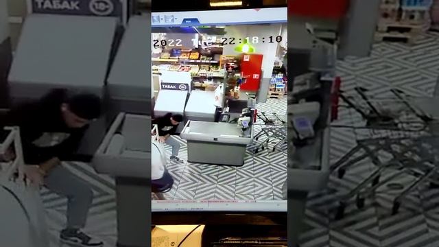 вор из магазина украл шоколадку смотреть онлайн