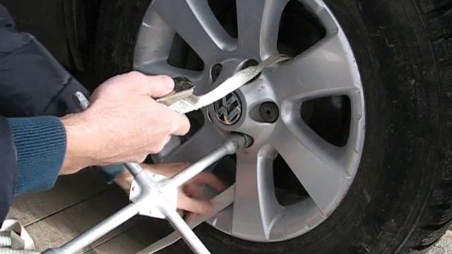 Как открутить сорванную секретку, чем снять секретку с колеса смотреть онлайн