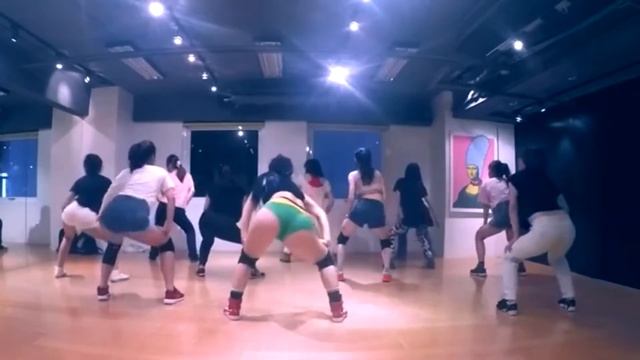 Классно танцует девушки - Cool dancing girls - Sərin rəqs edən qızlar смотреть онлайн