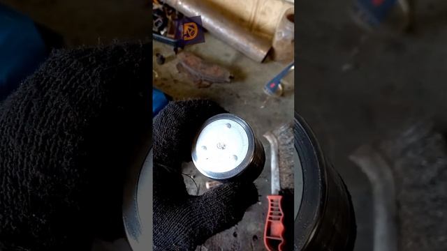 Как достать поршень из снятого суппорта,без воздуха, давление и прочего.(умникам не смотреть!) смотреть онлайн