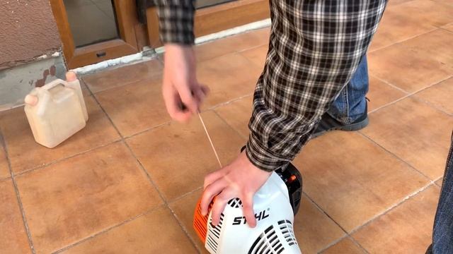 Бензокоса STIHL FS 55 C первый пуск смотреть онлайн