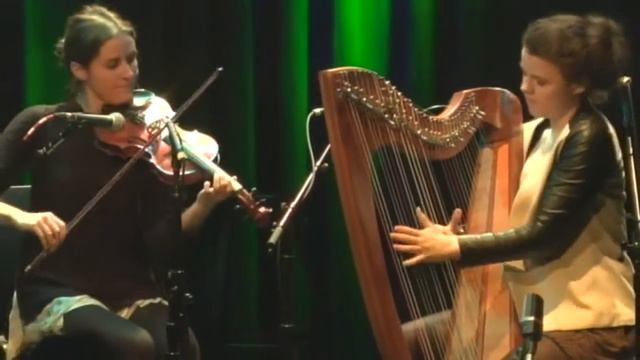 "Breton Tune" and "Strathspey Reel" - Jenna Moynihan & Mairi Chaimbeul смотреть онлайн