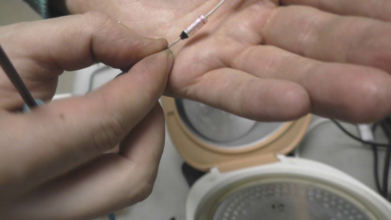 ремонт мультиварки maxwell mw-380bn не включается, замена термопредохранителя смотреть онлайн