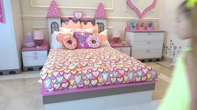 Diana and Roma make bouquets for Mommy смотреть онлайн