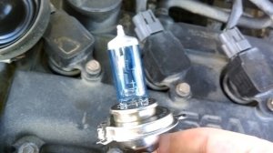 Nissan X-Trail T30 замена лампы H4 Ближний и дальний свет