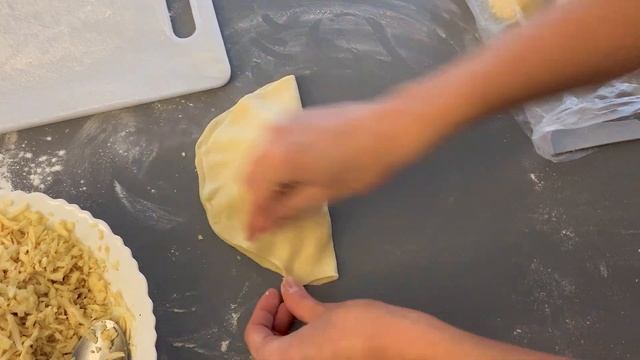 А-ля чебуреки с сырной начинкой. Любимое блюдо мужа смотреть онлайн