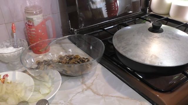 Картофельная жарёха с грибами. Вкуснейшая жареная картошка! смотреть онлайн