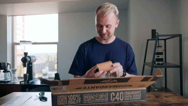 Comandante C40 Hand Coffee Grinder Unboxing And First Impressions смотреть онлайн
