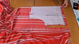 Платье в полоску из штапеля с заниженной талией и юбкой по косой. Моделирование и раскрой.mp4