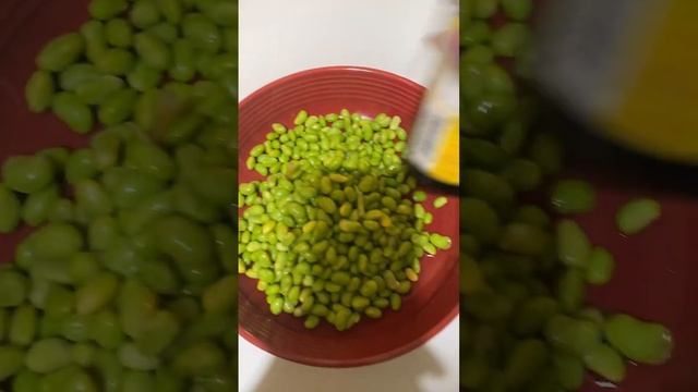 Steamed edamame for a healthy snack смотреть онлайн