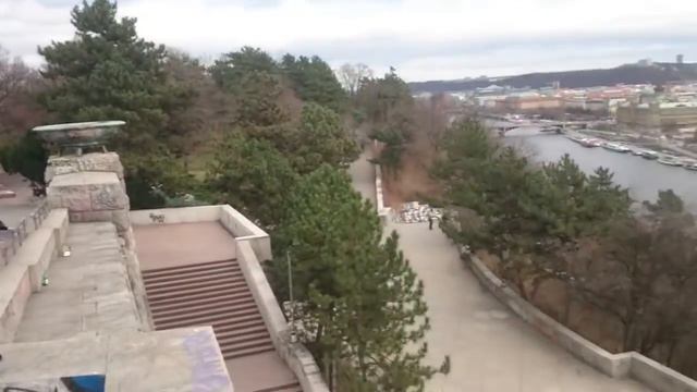 Обзорный вид Метроном Прага (Видео Турист) смотреть онлайн