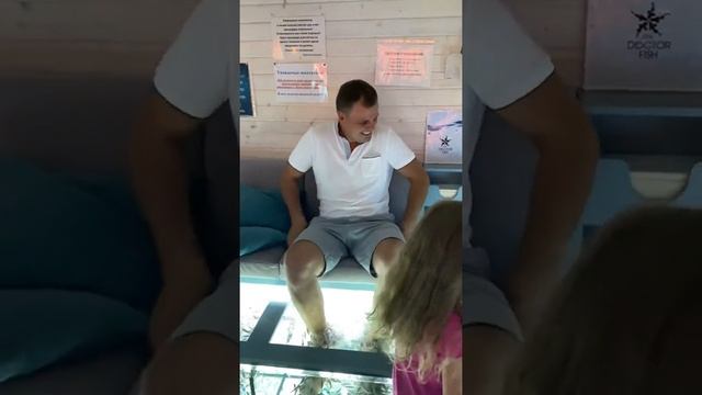 Рыбки делаю массаж/Самый лучший массаж ног/ Гарра Руфа чистят ноги #массажног #гарраруфа #прикол смотреть онлайн