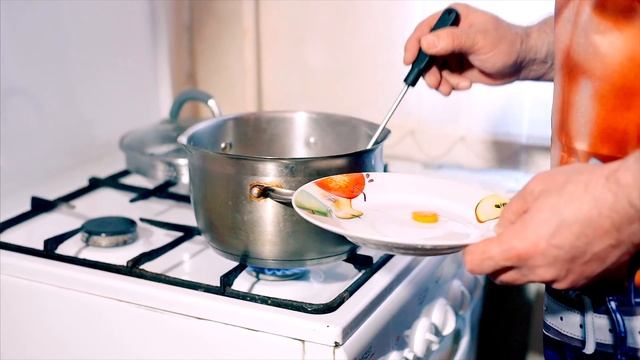 Завтрак для ленивых - Яйцо пашот в бульоне смотреть онлайн