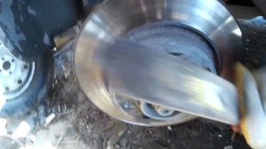 Рено Логан.Замена передних тормозных дисков и колодок