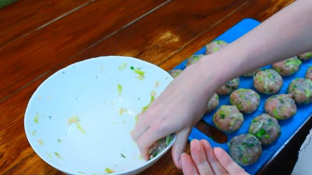 Индейка на шпажках с зеленью смотреть онлайн