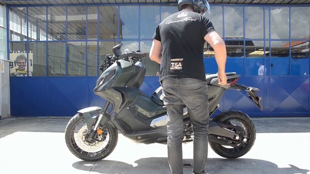 Honda X-ADV - EasyBlock Scooter Wheel Lock - New Improved Version (2020) смотреть онлайн