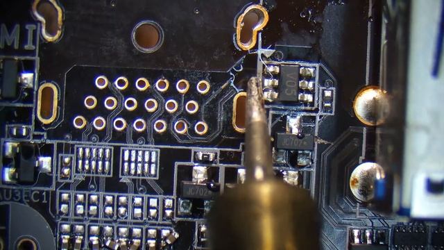 Gigabyte Z390 Gaming X не включается после подключения к телевизору по HDMI. смотреть онлайн