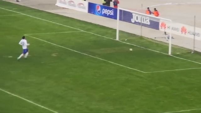 Вратарь забил гол ударом от ворот до ворот смотреть онлайн