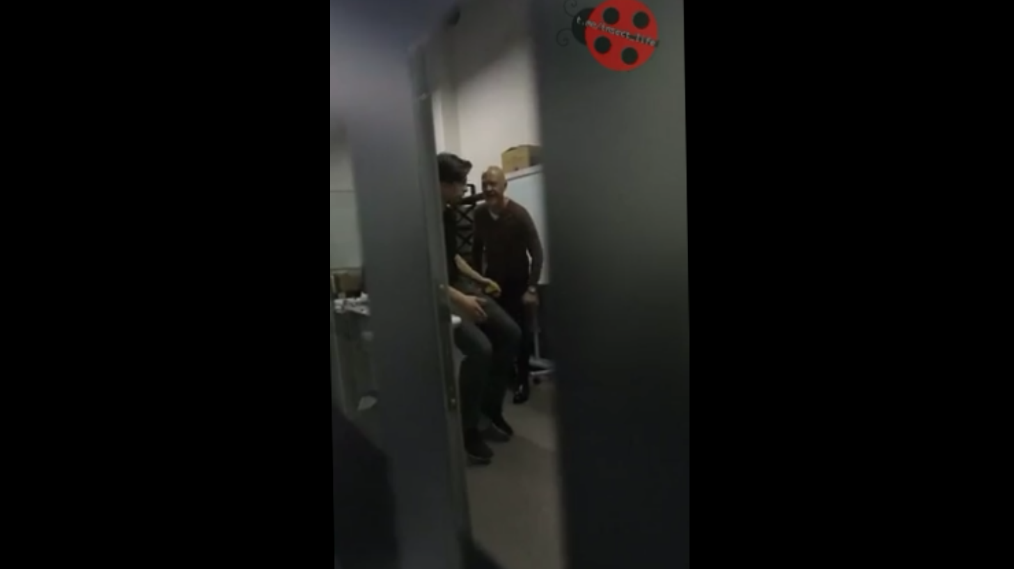 Ссора режиссера и продюсера смотреть онлайн