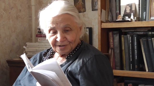 Лия Давтян читает свое стихотворение "Две девочки, два близнеца лисенка" смотреть онлайн