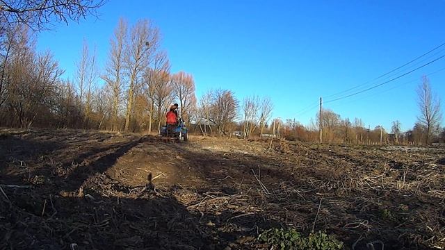 саморобний мінітрактор....прибираємо город смотреть онлайн