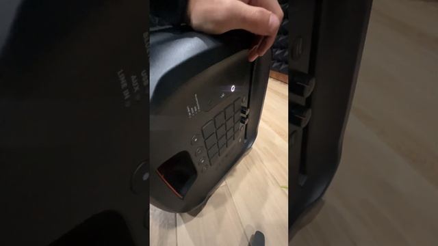 CAN A JBL PARTYBOX 1000 RUN WITH 12v BATTERIES? ? смотреть онлайн