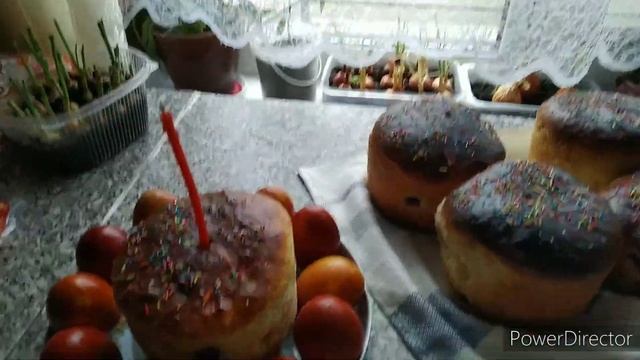 Готовимся к Пасхе. Красим яйца простым способом . Индюшата в брудере. Пеку куличи. смотреть онлайн