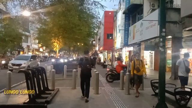 SUASANA TERBARU JALAN MALIOBORO YOGYAKARTA - PARA PEJALAN KAKI SERASA DIMANJAKAN... смотреть онлайн