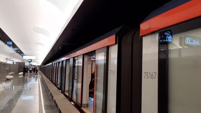 Электропоезд 81-775/776/777 "Москва-2020" на станции Кленовый Бульвар БКЛ смотреть онлайн