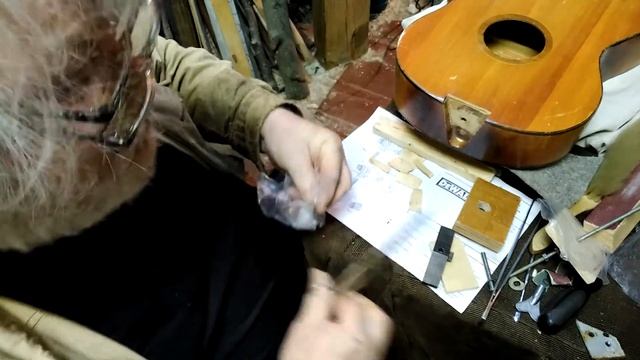 8серия. Ремонт шиховской гитары. Склеивание смотреть онлайн