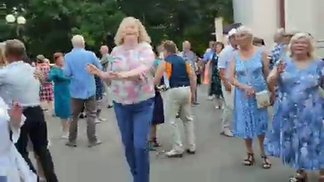 "БУКЕТ из БЕЛЫХ РОЗ"....в ГОМЕЛЕ...17.06.2023года. смотреть онлайн