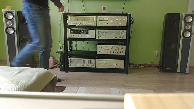 Sonus Faber Toy Tower vs. Elac FS 207.2 Test 3. Please listen with Headphone! смотреть онлайн