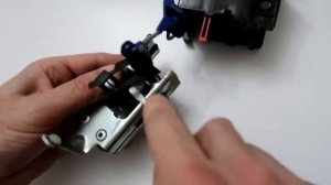 РЕМОНТ ЗАМКА ЗАДНЕГО СИДЕНЬЯ  ОПЕЛЬ КОРСА Д OPEL CORSA D 2008 ГОДА